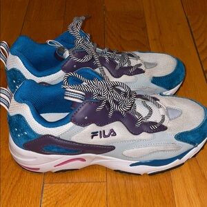Fila Sneakers Retro Like New Athletic shoes only worn the house Size 8 EUR 39